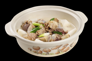 中国美食特色暖身澳门骨头煲