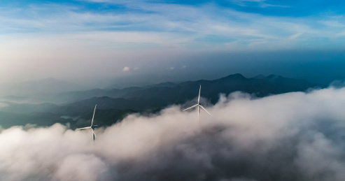 中国广东省河源缺牙山云海风光