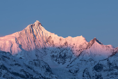 云南梅里雪山卡瓦格博峰的日出