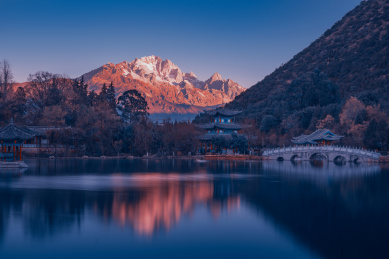 云南省黑龙潭公园视角的玉龙雪山