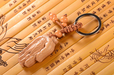 心经竹简上的佛手金蝉桃木钥匙扣挂件