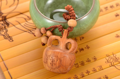 心经竹简上的苹果桃木钥匙扣挂件