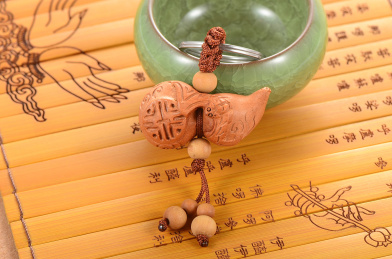心经竹简上的葫芦桃木钥匙扣挂件