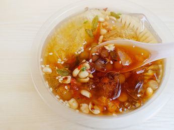 中国贵州街边特色小吃冰粉