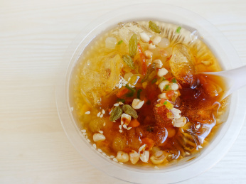 中国贵州街边特色小吃冰粉