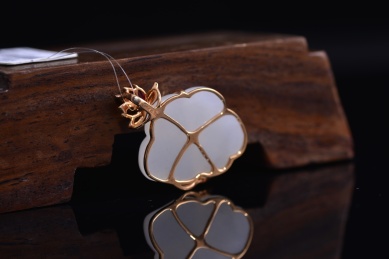 高档珠宝和田玉，金镶玉工艺作品