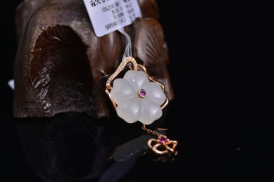 高档珠宝和田玉，金镶玉工艺作品