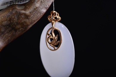 高档珠宝和田玉，金镶玉工艺作品