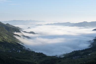 夏季早晨重庆綦江区万盛黑山镇南门村的云海风光