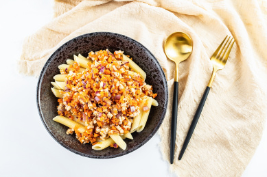 一碗营养美味的胡萝卜肉酱意大利面  