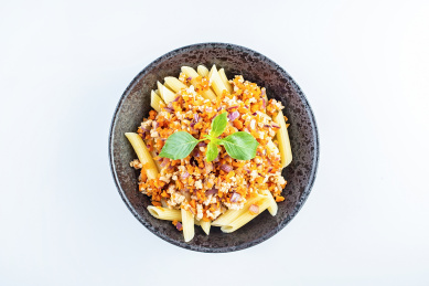 一碗营养美味的胡萝卜肉酱意大利面  