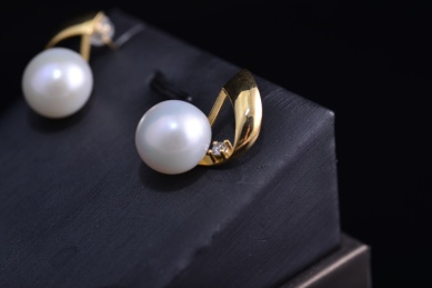 和田玉耳环，玉器雕刻工艺品