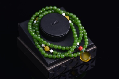 新疆和田玉，精美108颗佛珠手串