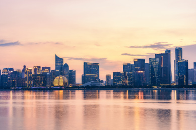 中国浙江杭州钱塘江，钱江新城建筑群的黄昏风光