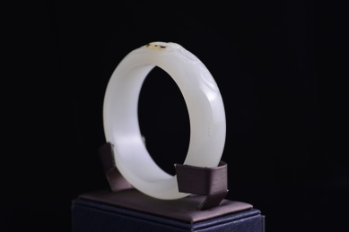 玉器珠宝，新疆和田玉雕刻手镯