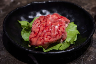 放在盘子里的猪脑 猪脑