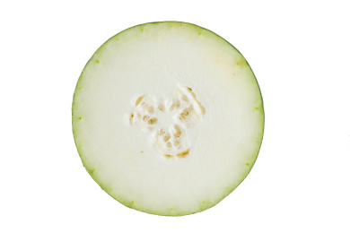 白背景上的冬瓜横截面静物特写