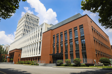 中国上海交通大学现代风格的大学教育建筑