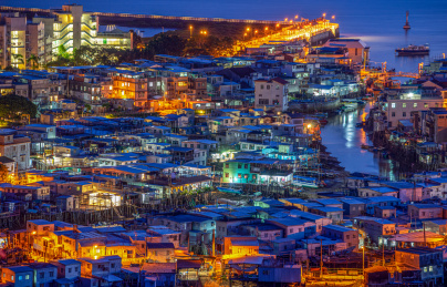 中国香港城市风光，大澳渔村夜景