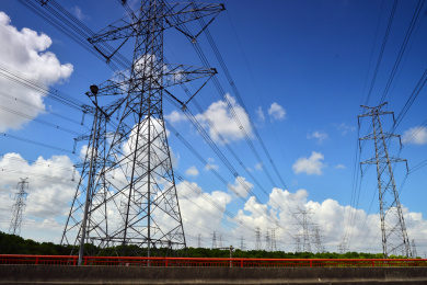 城市电网输电线路高压电线及铁塔