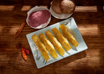 猪肉香菇馅的面点金黄锅贴