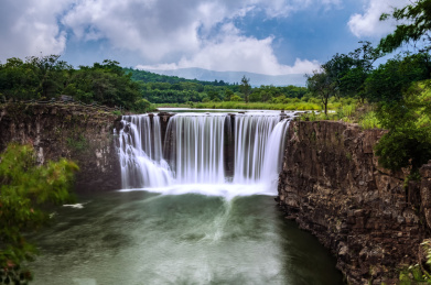 中国黑龙江省牡丹江市镜泊湖吊水楼瀑布