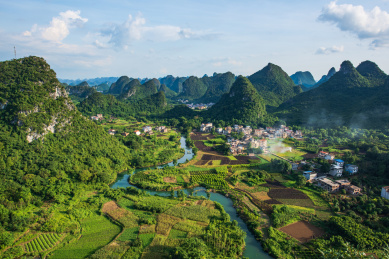 中国广西桂林阳朔葡萄镇翠屏村的田园风光