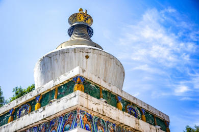 青海塔尔寺的藏传佛教佛塔