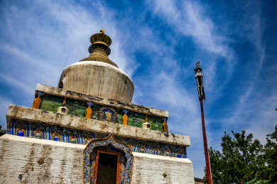 青海塔尔寺的藏传佛教佛塔