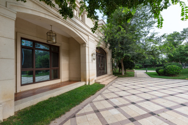 现代城市里的高档别墅居住区