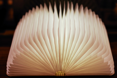 翻开后可以发光的书样创意夜灯