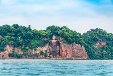 中国四川省乐山大佛风景区的美丽风光
