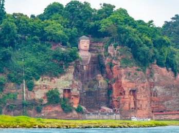 中国四川省乐山大佛风景区的美丽风光