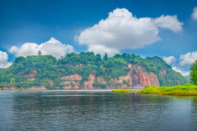 中国四川省乐山大佛风景区的美丽风光