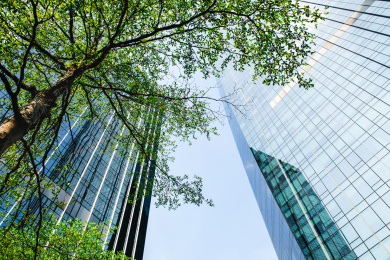 仰视特写蓝天白云摩天大楼建筑玻璃外墙