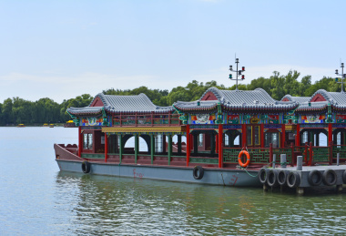 中国北京海淀区颐和园画舫船渡轮码头