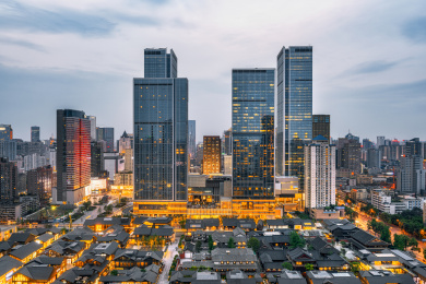 中国四川成都市区太古里商业区和CBD楼群夜景