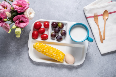 一盘营养均衡的美味儿童早餐