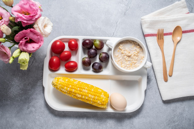 一盘营养均衡的美味儿童早餐