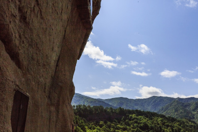 中国甘肃省天水市麦积山石窟风光