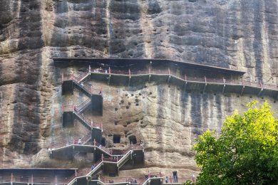 中国甘肃省天水市麦积山石窟风光