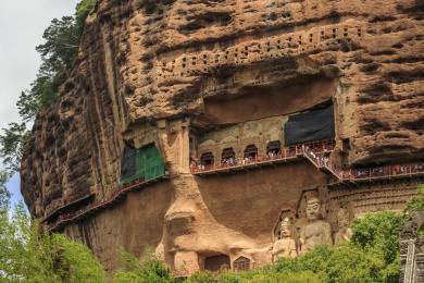 中国甘肃省天水市麦积山石窟风光
