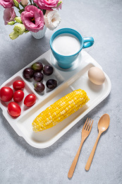 一盘精心搭配营养均衡的早餐      