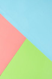 三张不同颜色的卡纸组成的三个色块