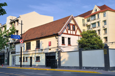 上海老城区街头的历史传统古建筑