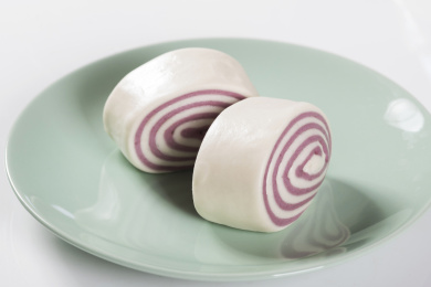 紫白相间的紫米花卷紫薯花卷