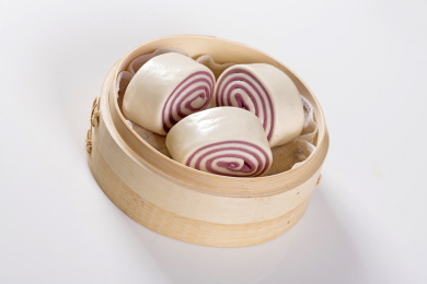 紫白相间的紫米花卷紫薯花卷