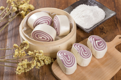 紫白相间的紫米花卷紫薯花卷