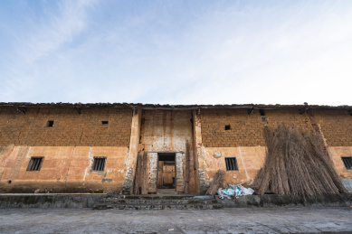 中国乡村古朴静谧的黄土屋