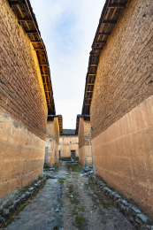 中国乡村古朴的黄土屋和巷子